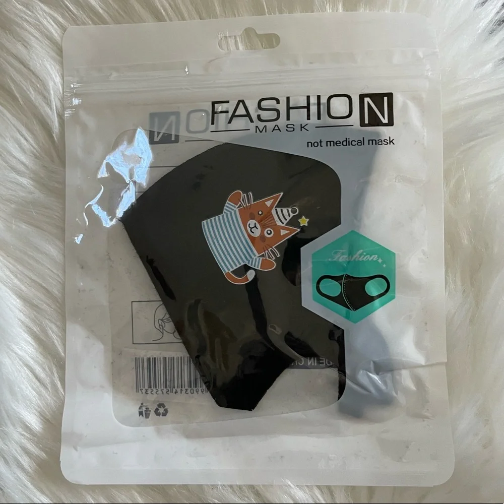 2 kids masks NWT